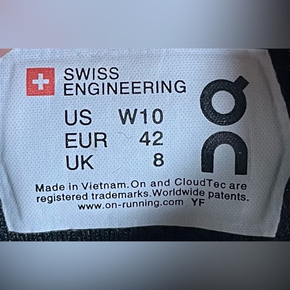 On CloudRush CUSHIONED Womens Size 10 Trail Running Shoes Sneakers Black White - Picture 12 of 13